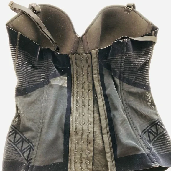 Nancy Ganz Corset - 4 bones - 14 hook and eye - Picture 3 of 4